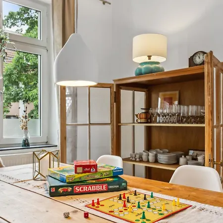 Апартаменты Level22 ! Grosszuegiger Altbau, Tolles Design Mit Kamin - Zentral In Bahnhofsnaehe Леверкузен