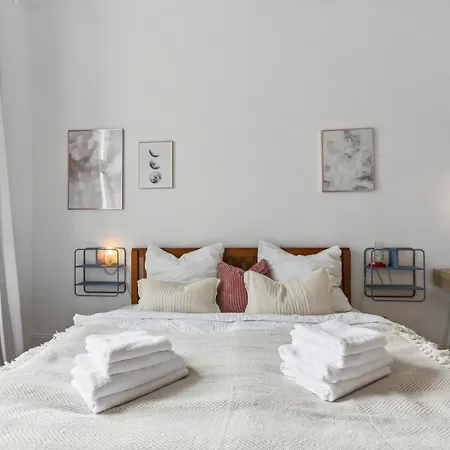 Апартаменты Level22 ! Grosszuegiger Altbau, Tolles Design Mit Kamin - Zentral In Bahnhofsnaehe Леверкузен