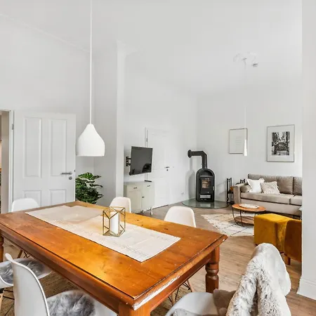 Апартаменты Level22 ! Grosszuegiger Altbau, Tolles Design Mit Kamin - Zentral In Bahnhofsnaehe Леверкузен